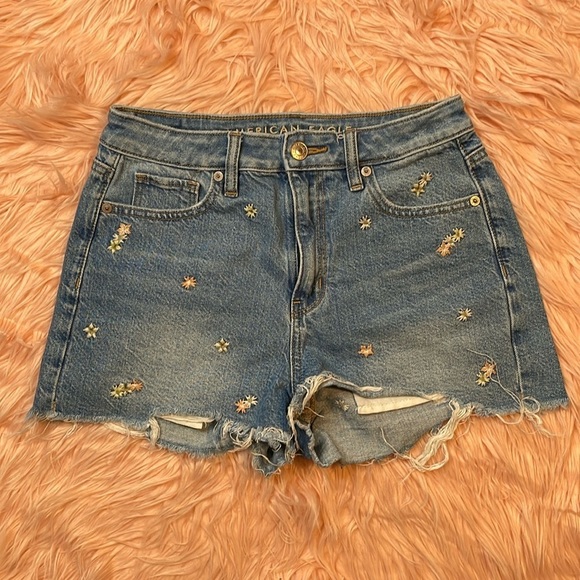 American Eagle‎ Floral Embroidered Mom Jean Short Size 0 - Picture 1 of 8